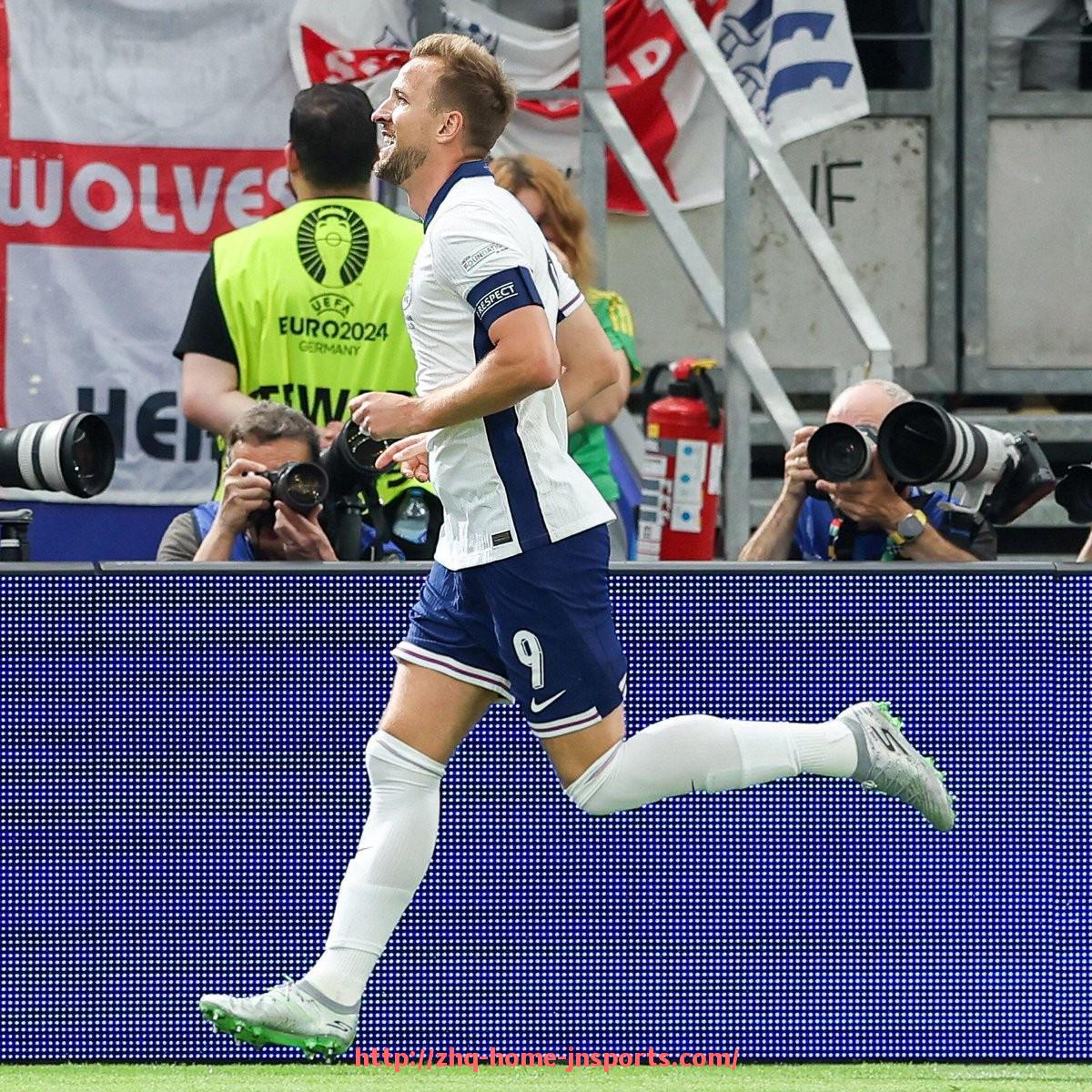 江南综合体育-《德甲各大球队队徽图片高清资源与设计风格整理》